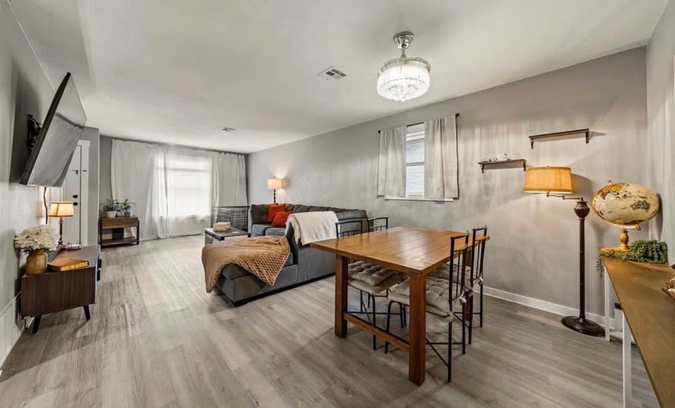 Hewitt Multiplex: 212 Queen Dr