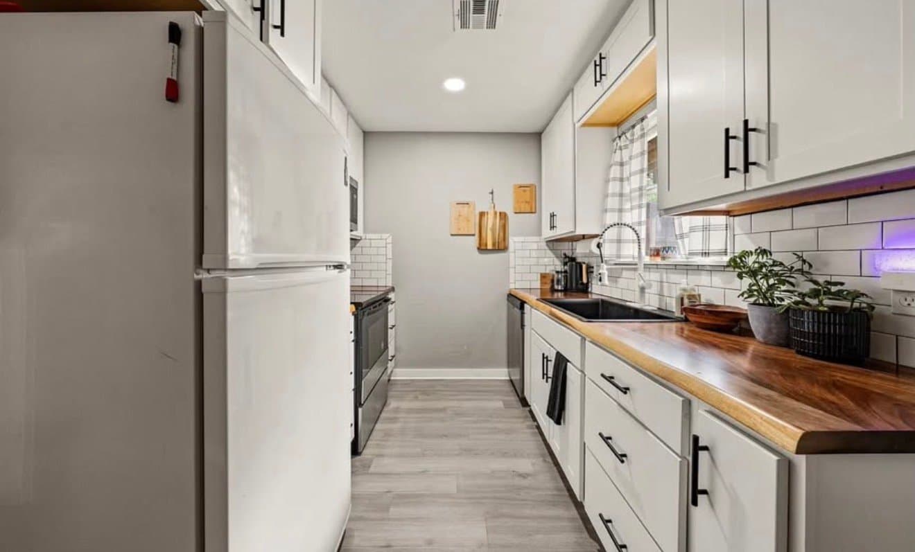 Hewitt Multiplex: 212 Queen Dr