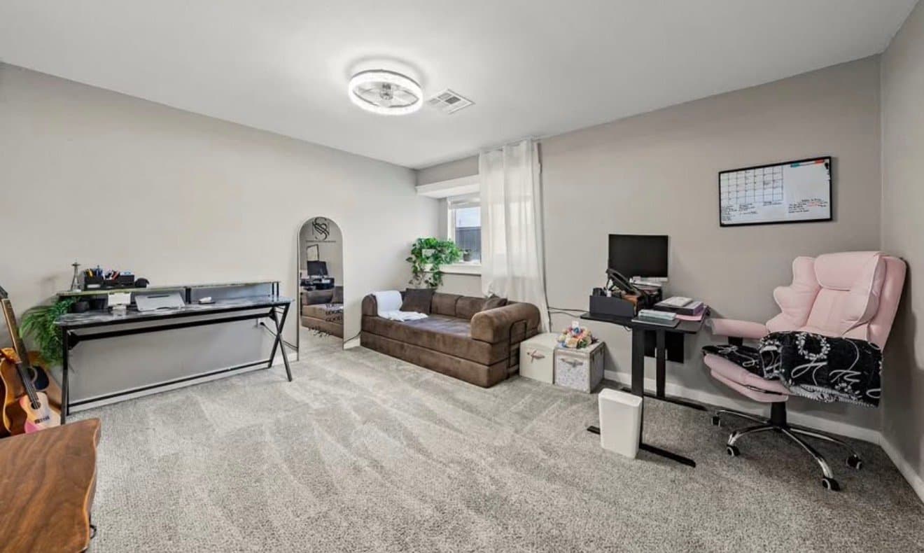 Hewitt Multiplex: 212 Queen Dr