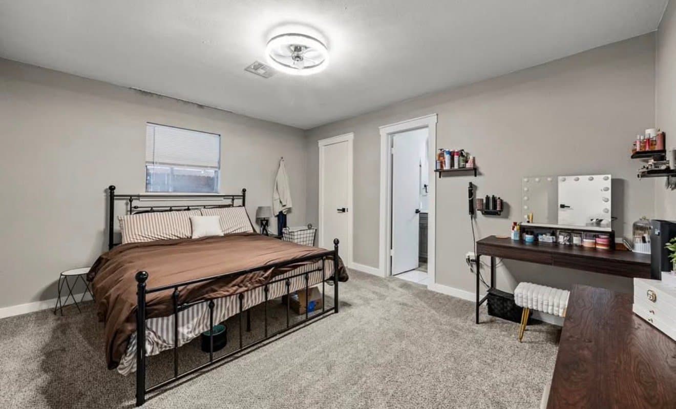 Hewitt Multiplex: 212 Queen Dr