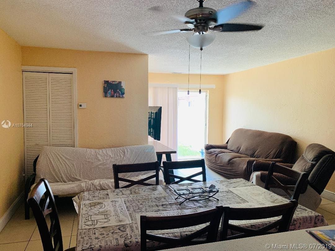 Miami Gardens House: NW 207 dr