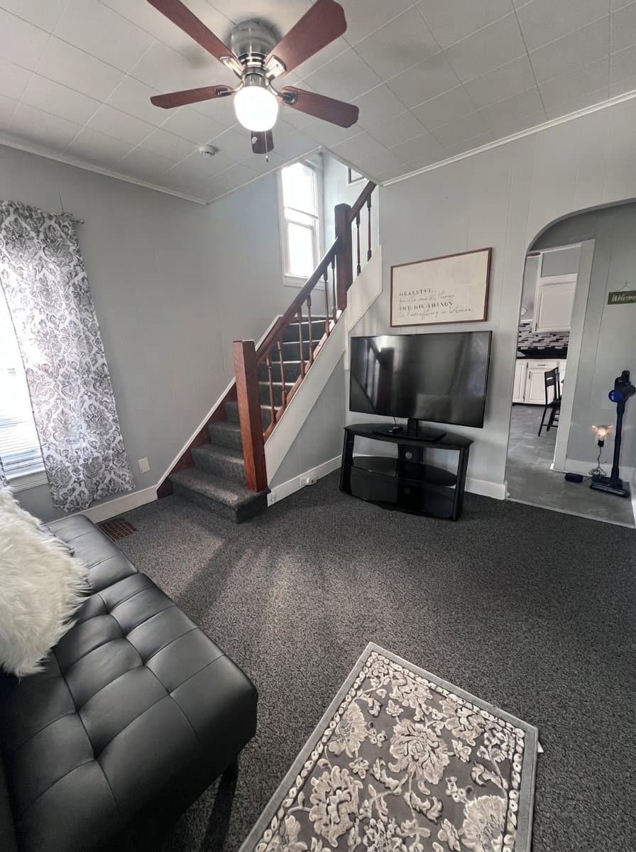Rochester House: 287 Barton St