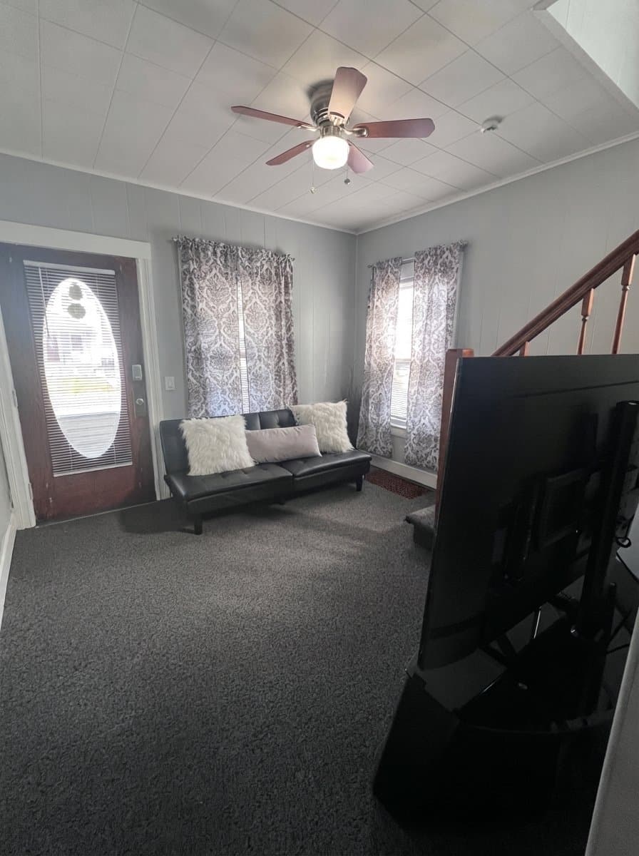Rochester House: 287 Barton St