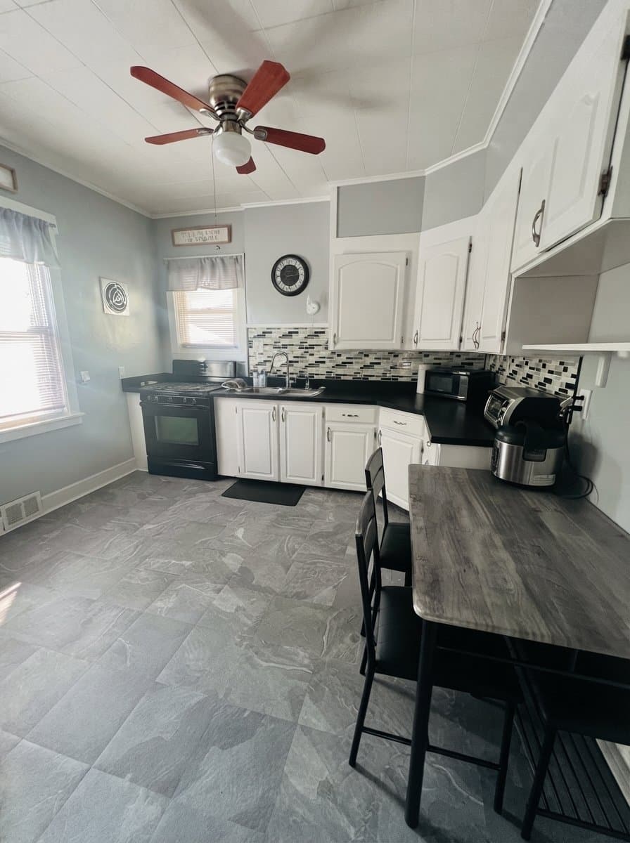 Rochester House: 287 Barton St