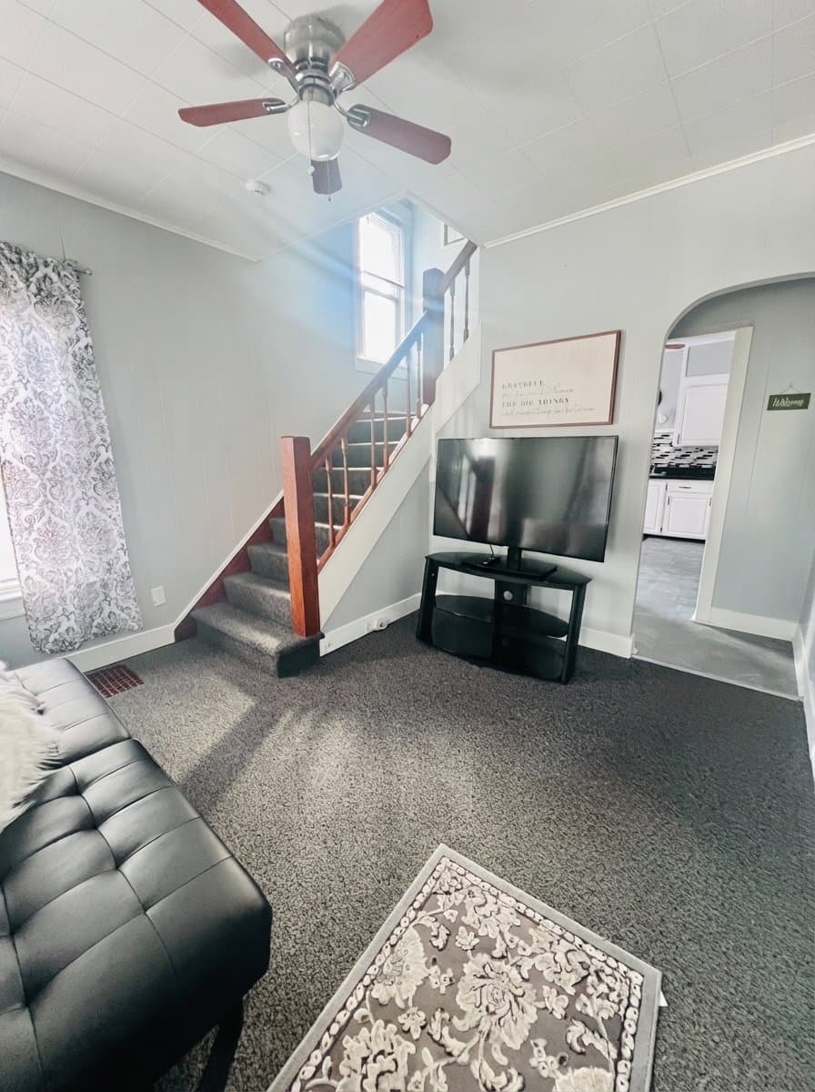 Rochester House: 287 Barton St