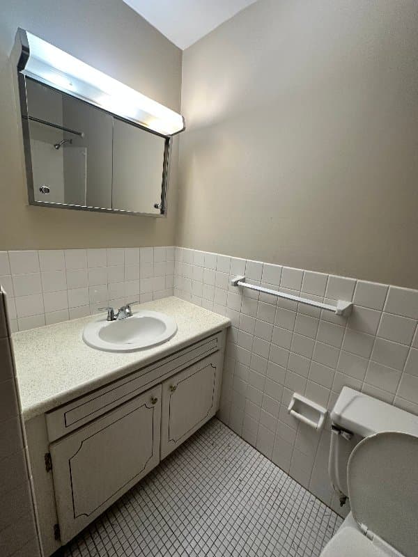 hopkins Apartment: 1321 Division Street
