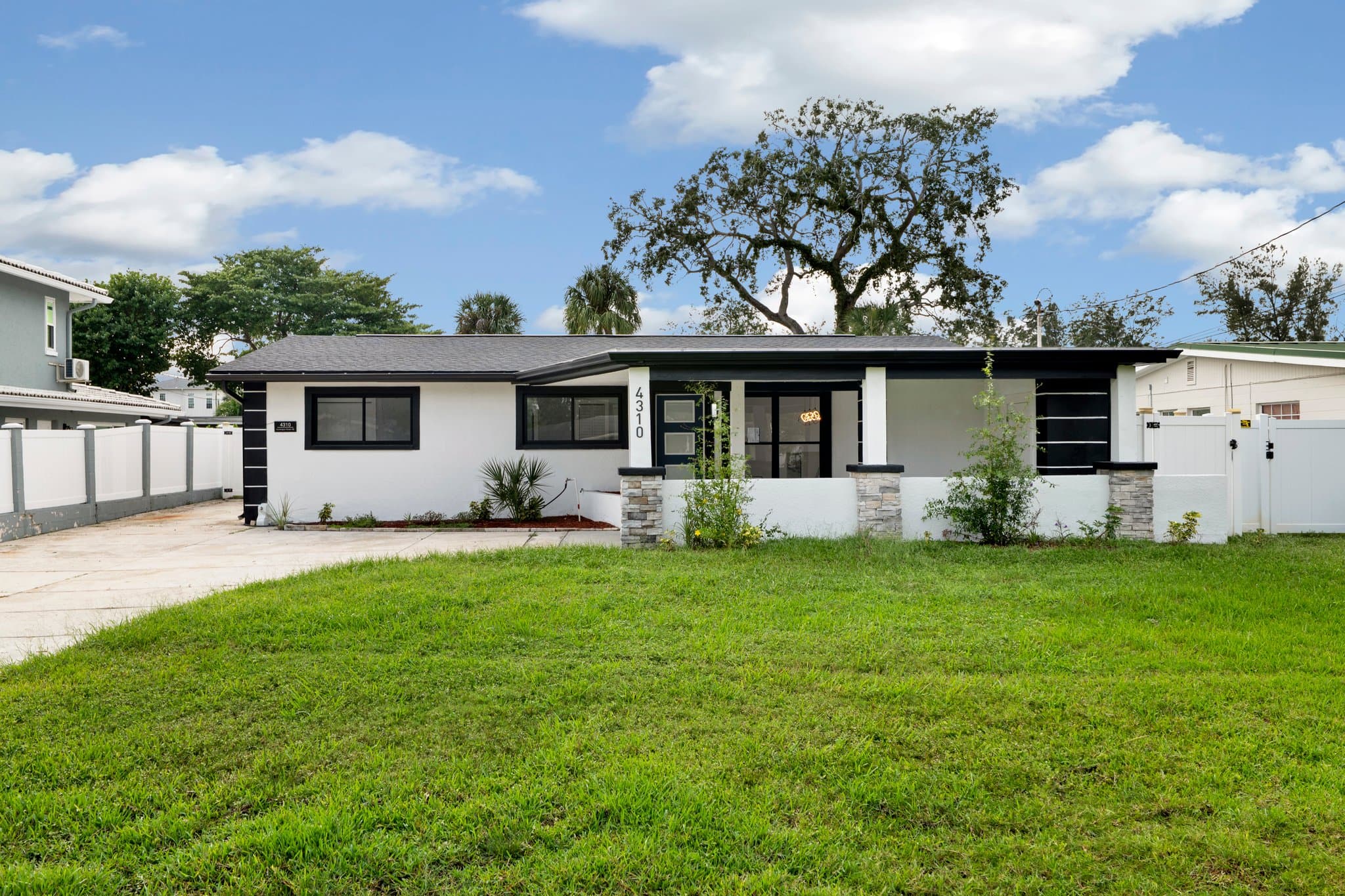 Saint Petersburg House: 4310 Huntington St NE