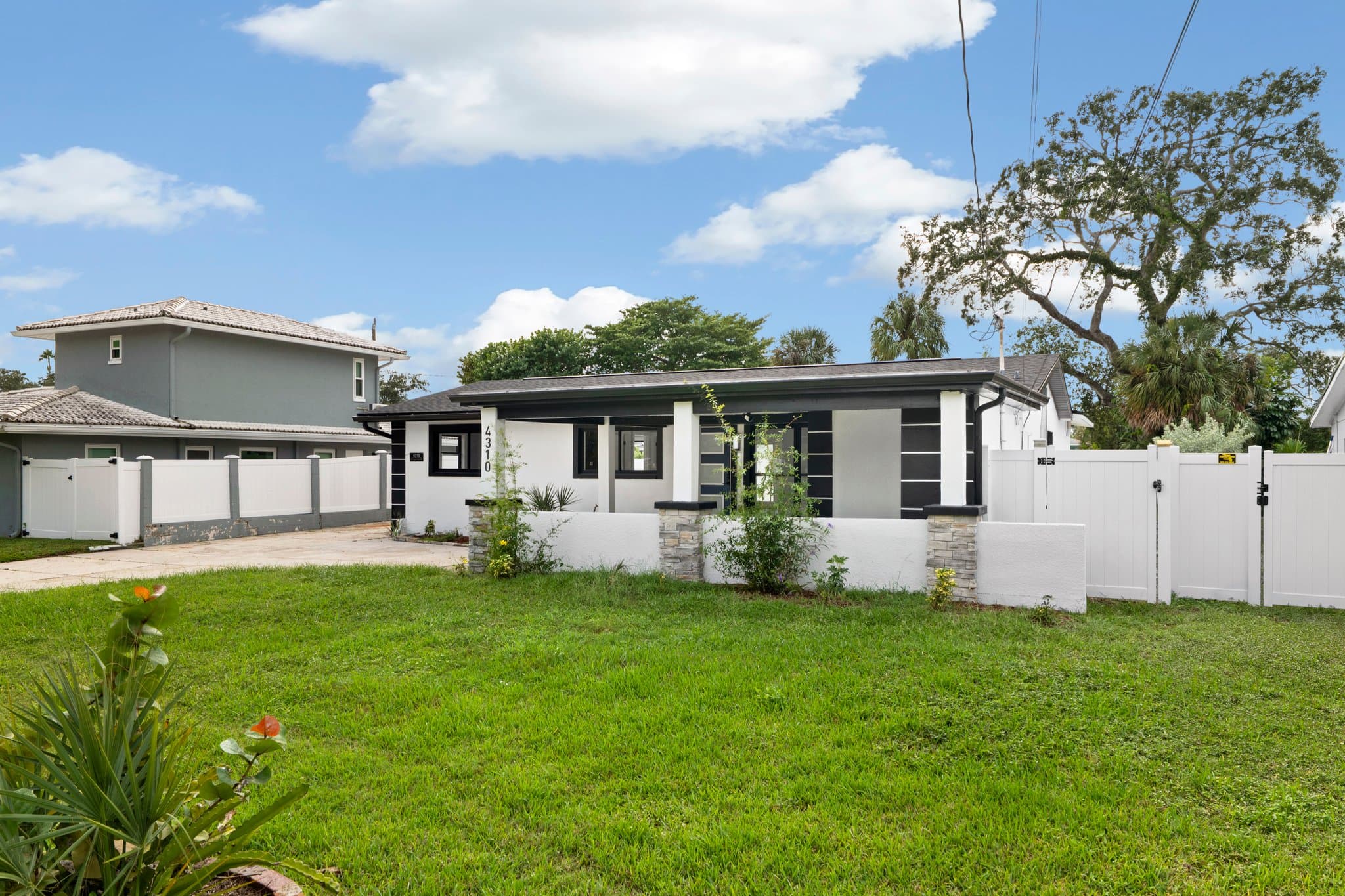 Saint Petersburg House: 4310 Huntington St NE