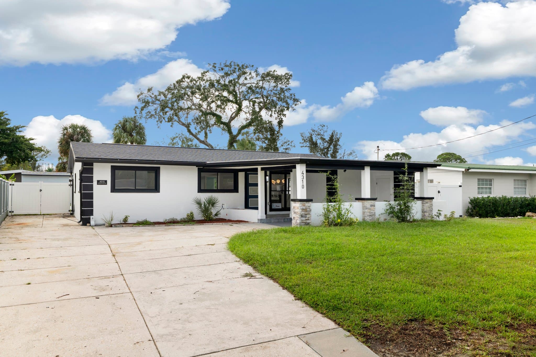 Saint Petersburg House: 4310 Huntington St NE
