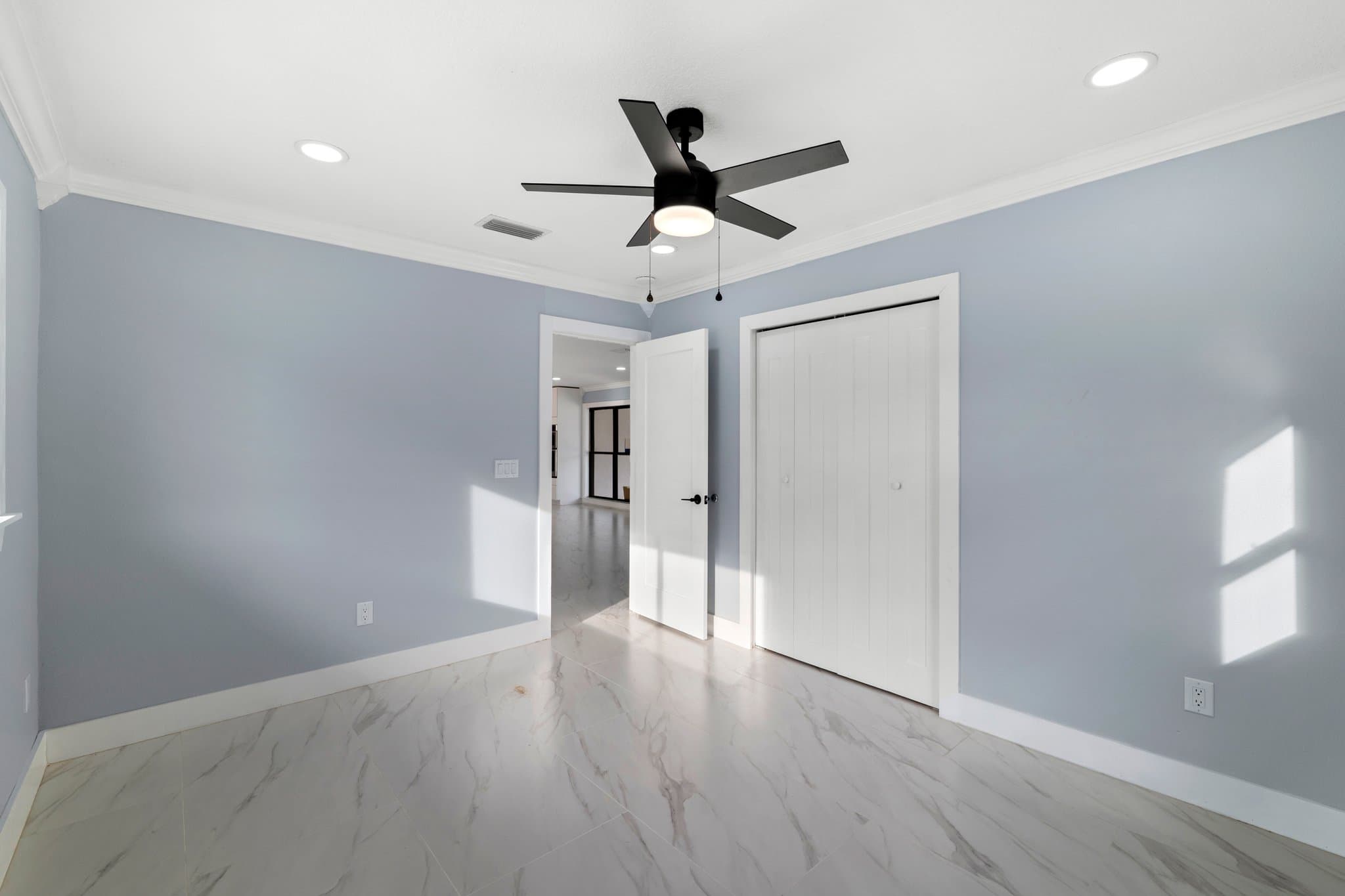 Saint Petersburg House: 4310 Huntington St NE