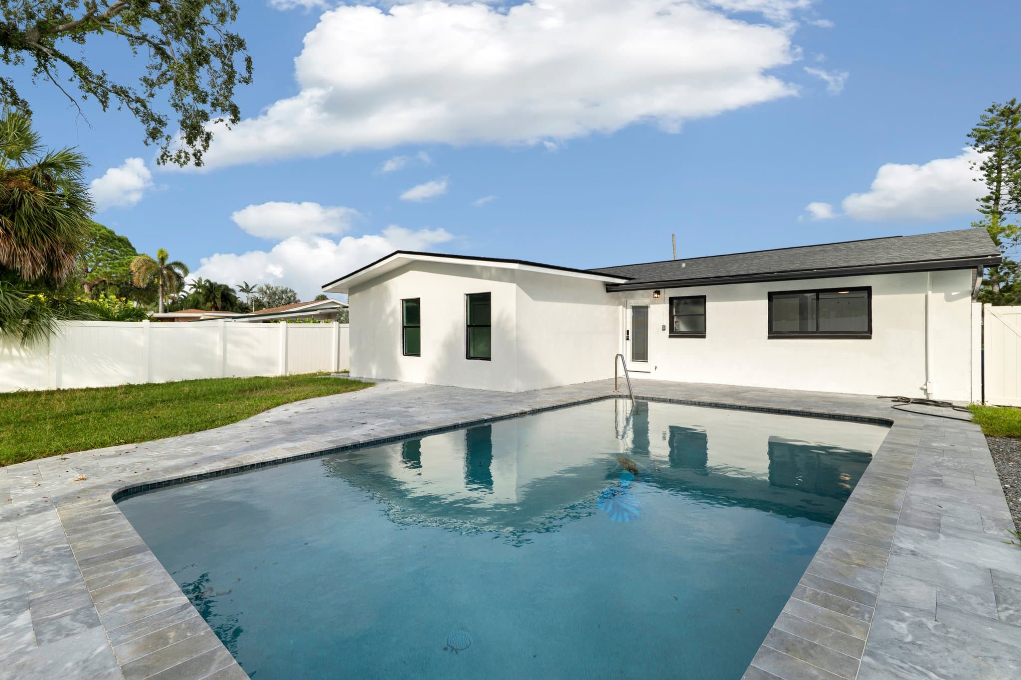 Saint Petersburg House: 4310 Huntington St NE