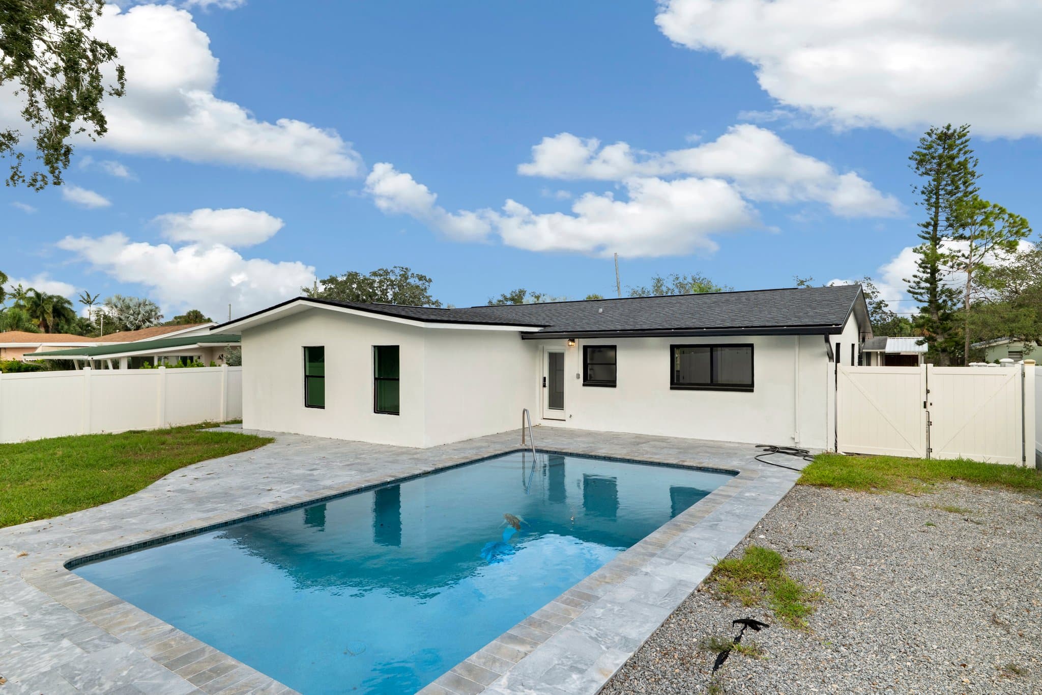 Saint Petersburg House: 4310 Huntington St NE