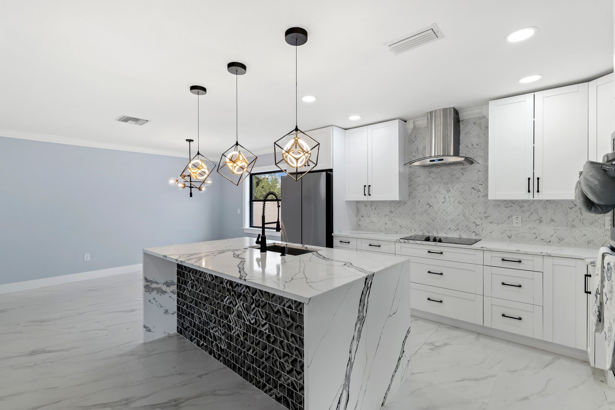 Saint Petersburg House: 4310 Huntington St NE