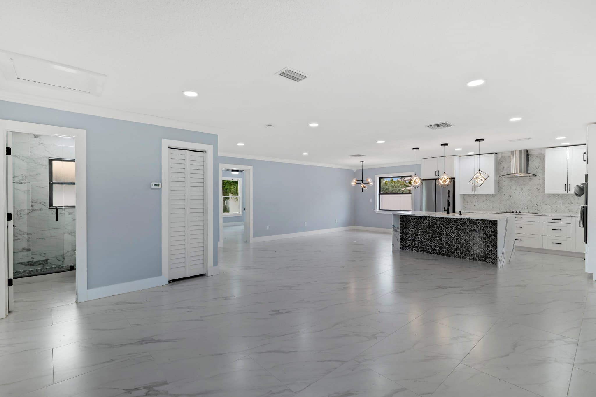 Saint Petersburg House: 4310 Huntington St NE