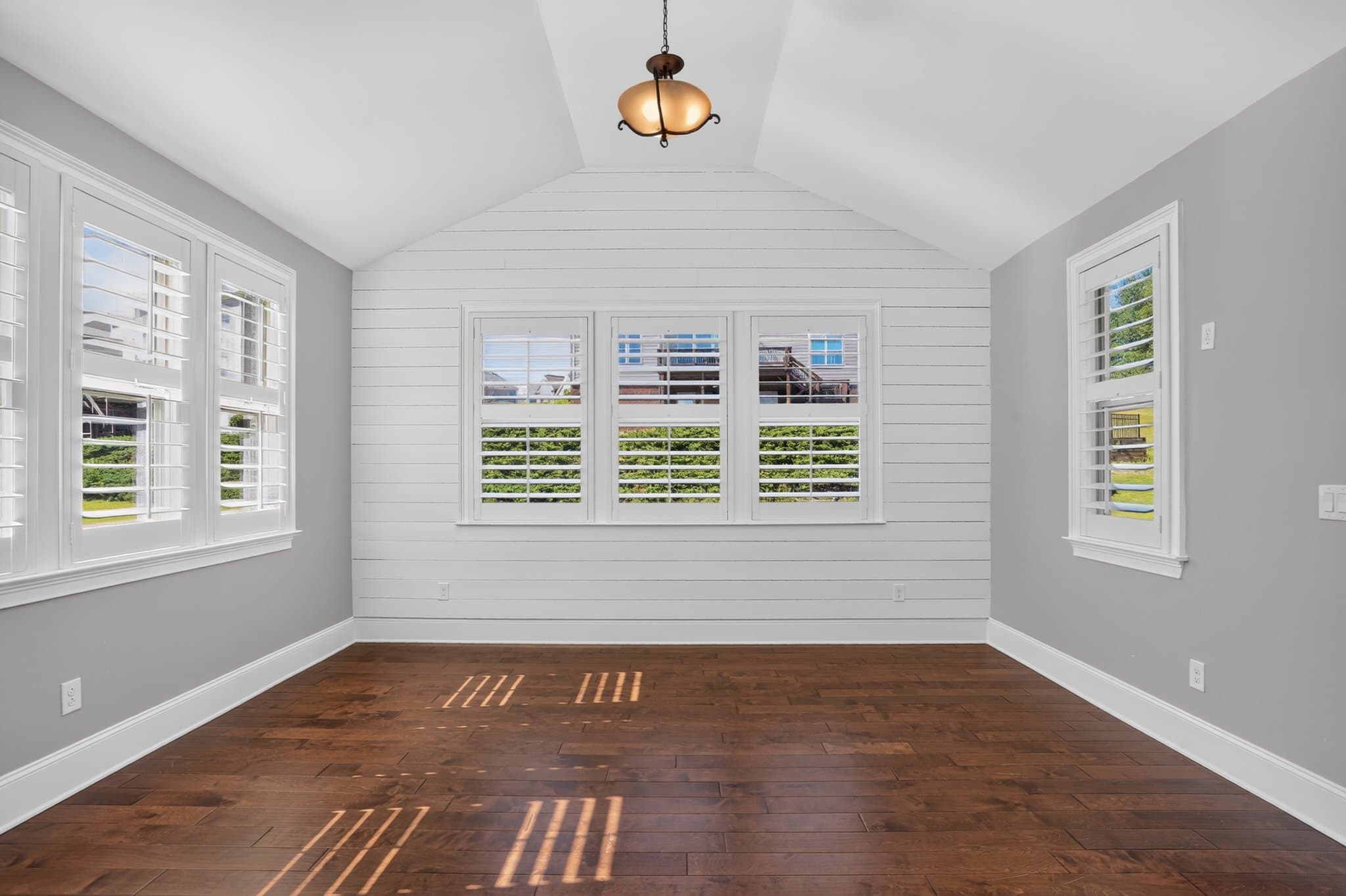 Suwanee House: 5820 Thoroughbred Way