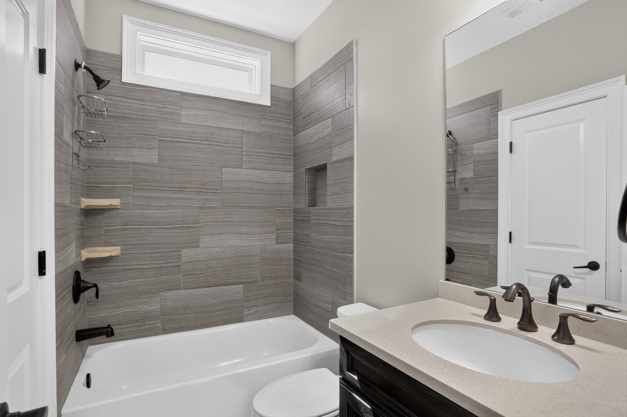Suwanee House: 5820 Thoroughbred Way