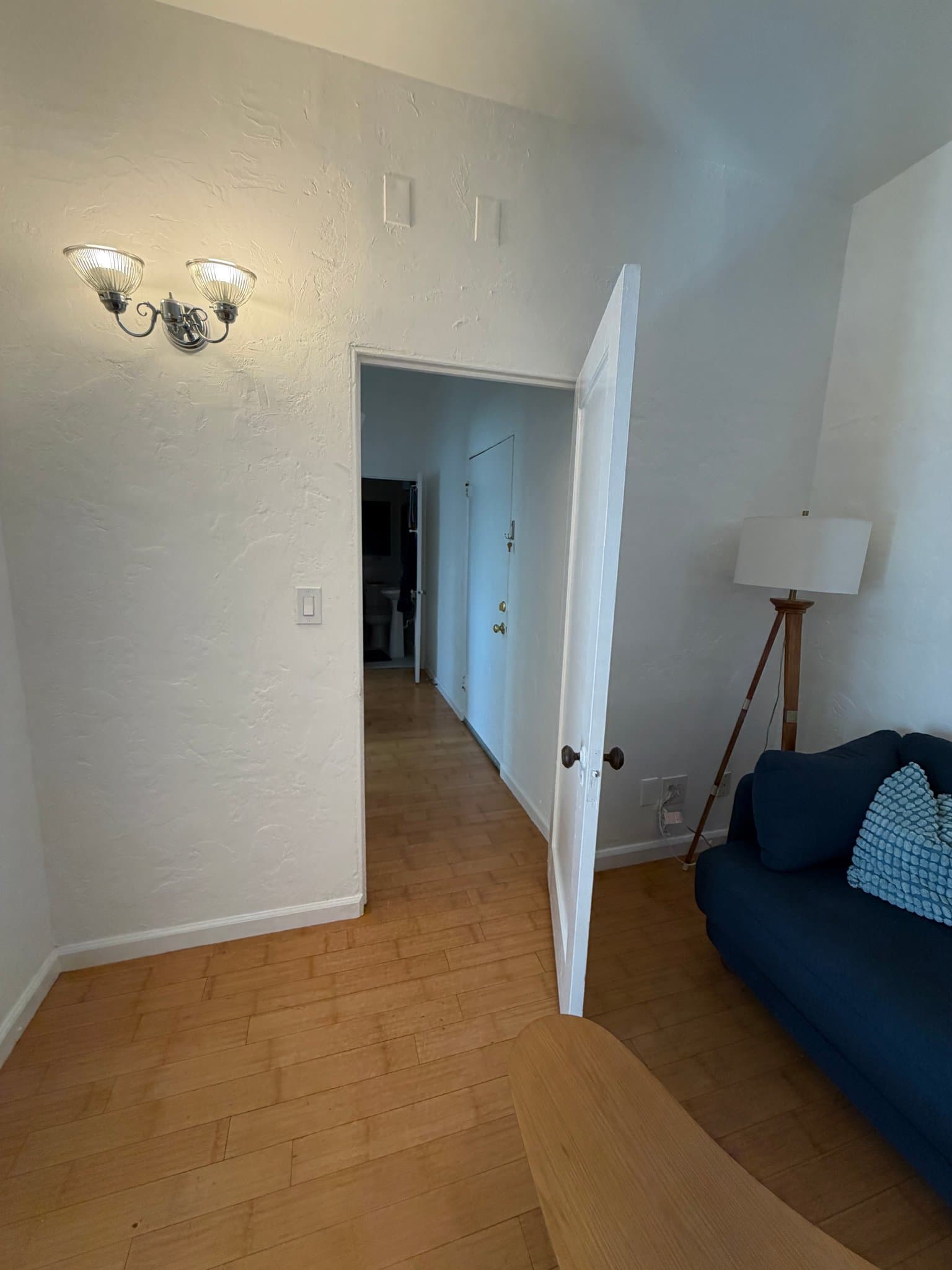 Berkeley Apartment: 1955 Chestnut St