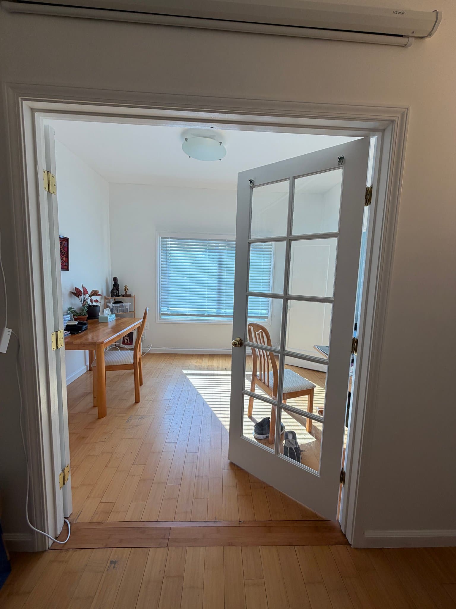 Berkeley Apartment: 1955 Chestnut St