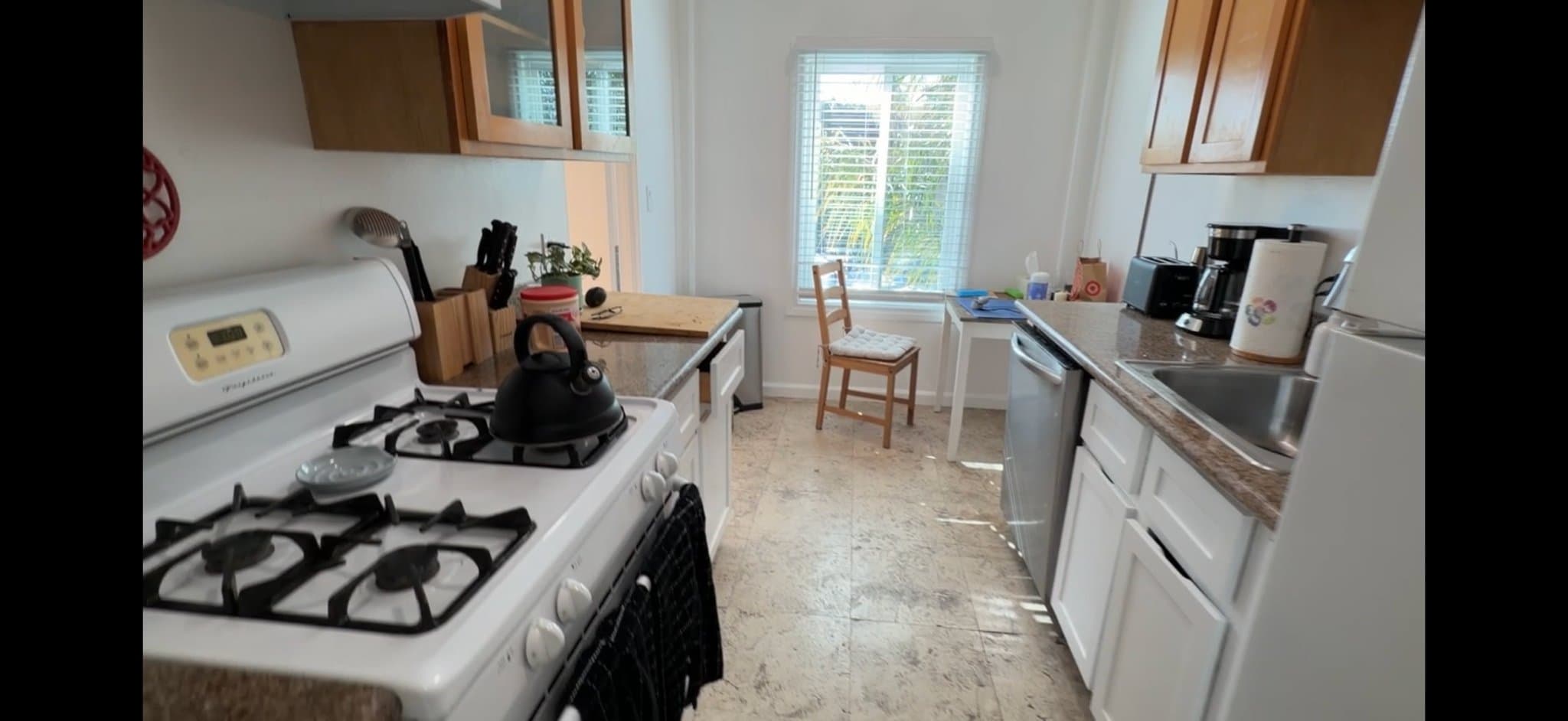 Berkeley Apartment: 1955 Chestnut St