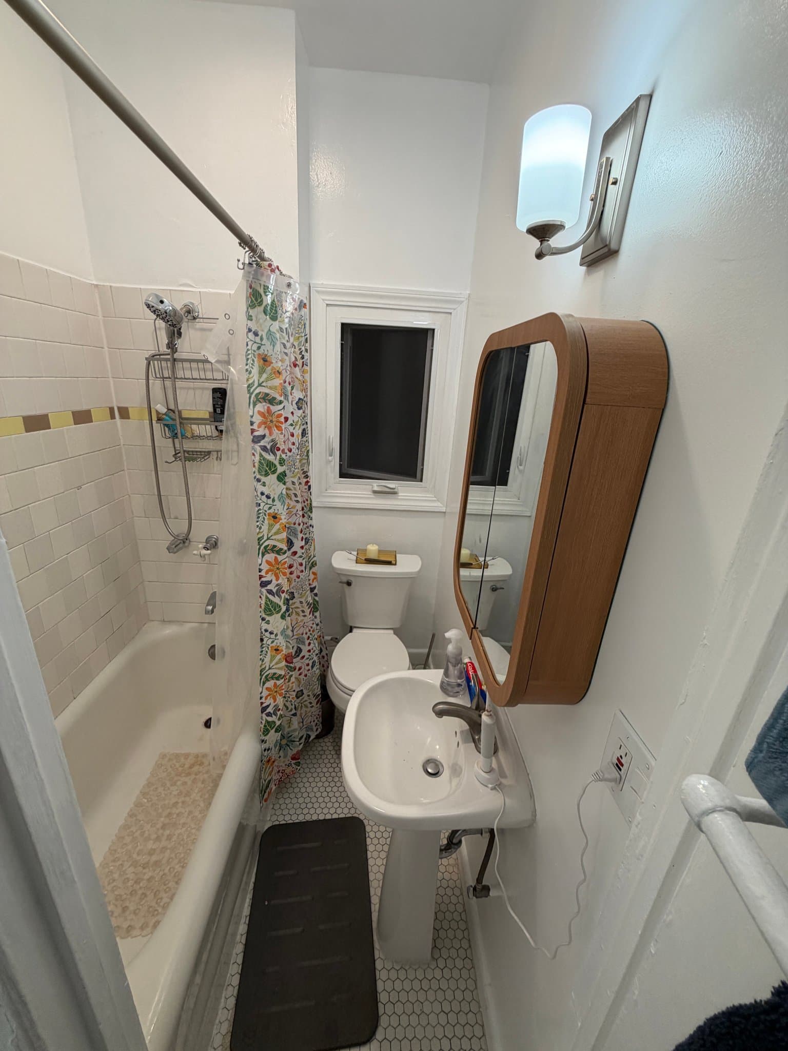 Berkeley Apartment: 1955 Chestnut St