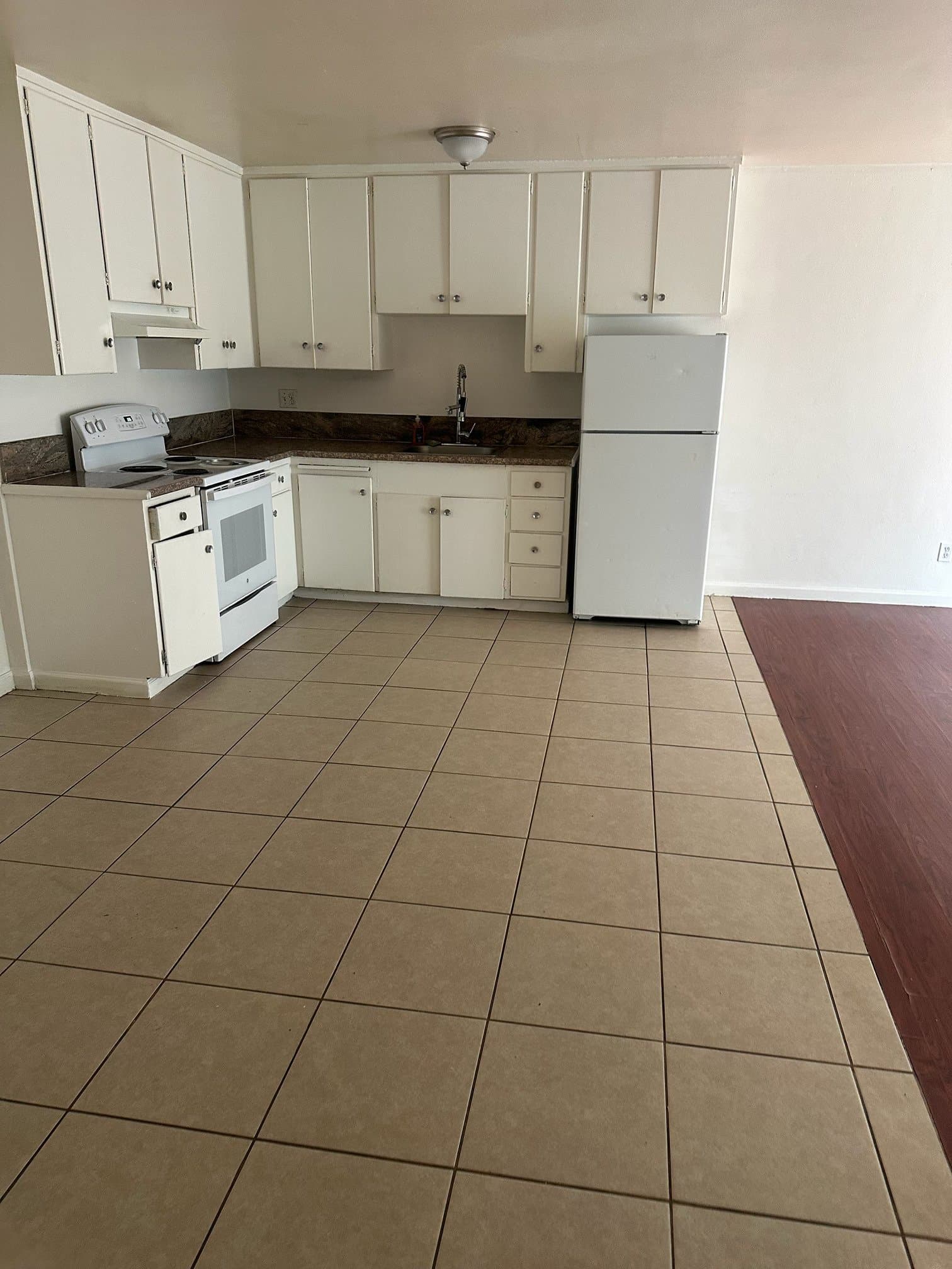 Stockton Apartment: 1025 N. Madison St. #29