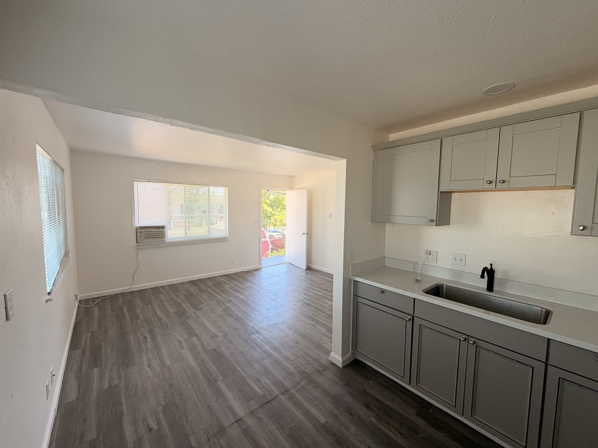 Fairfield Apartment: 812 Delaware St
