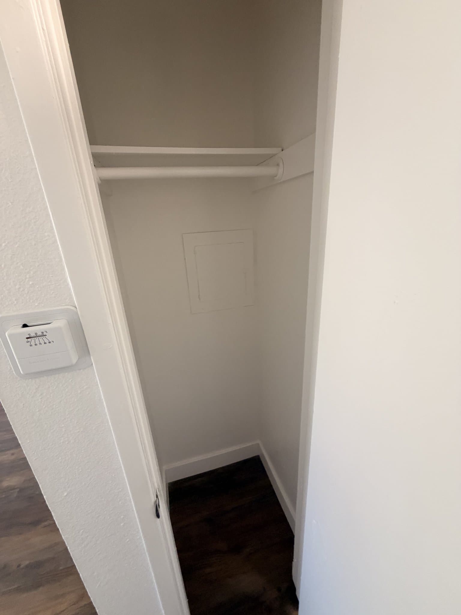 Fairfield Apartment: 812 Delaware St