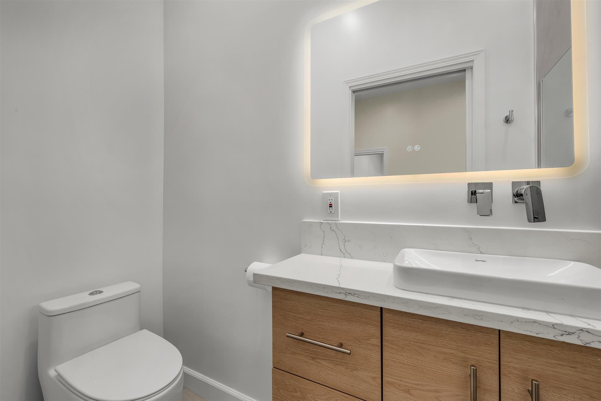 Westchester House: 7789 Toland