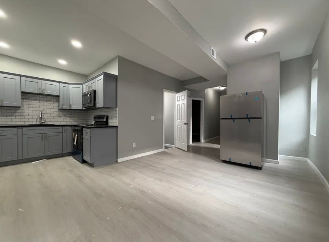 Hartford Apartment: 1597 Park St 1B