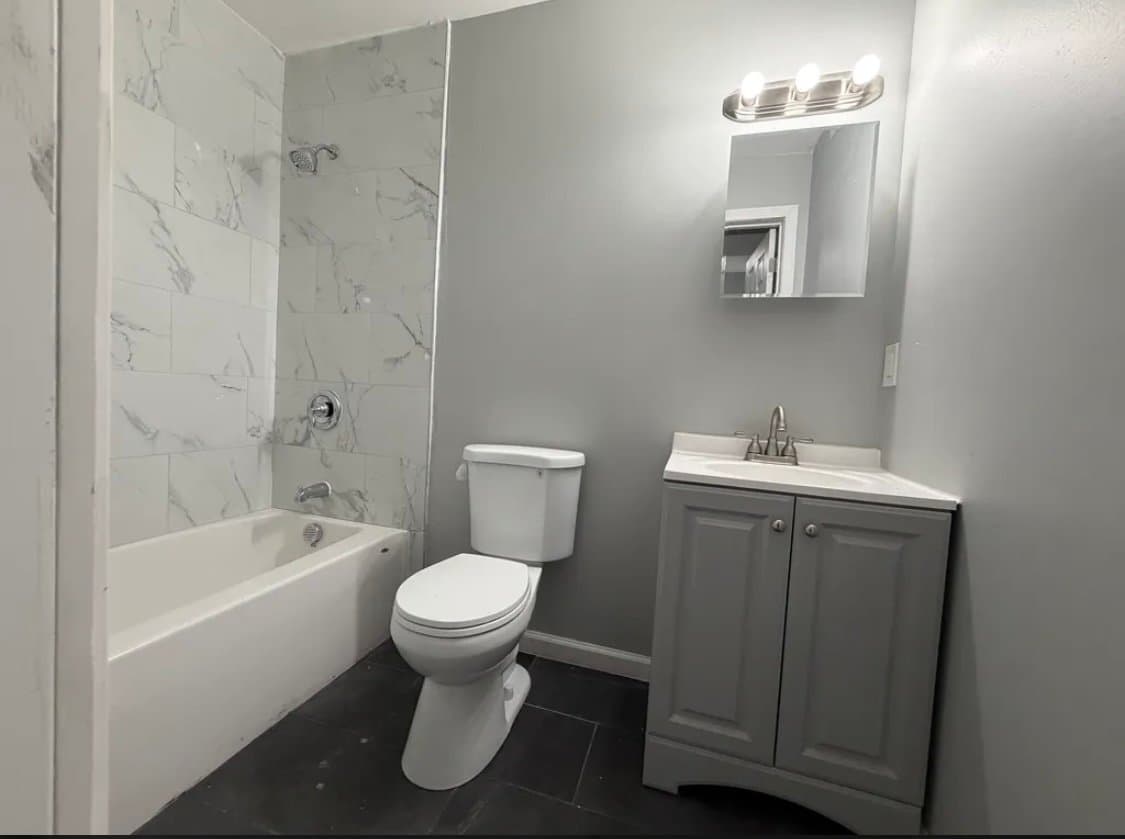 Hartford Apartment: 1597 Park St 1B