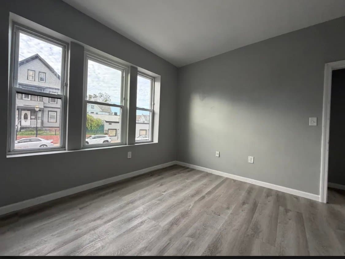 Hartford Apartment: 1597 Park St 1B