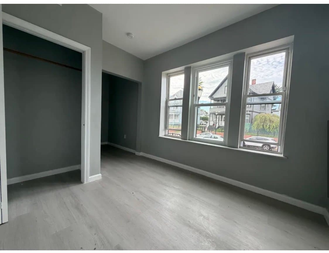 Hartford Apartment: 1597 Park St 1B