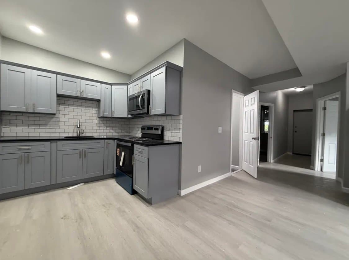 Hartford Apartment: 1597 Park St 1B