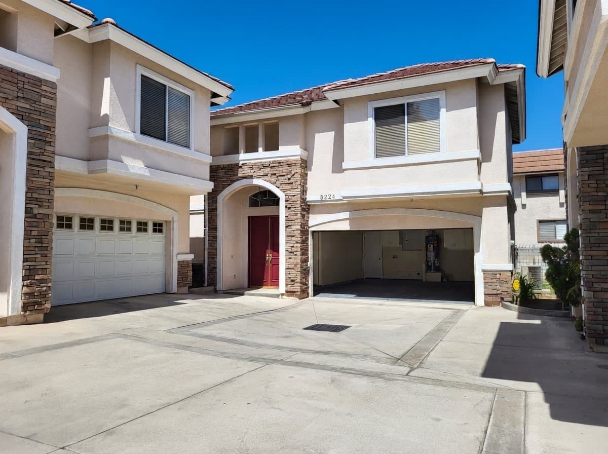 Arcadia Townhome: 822 S Golden West Ave Unit B
