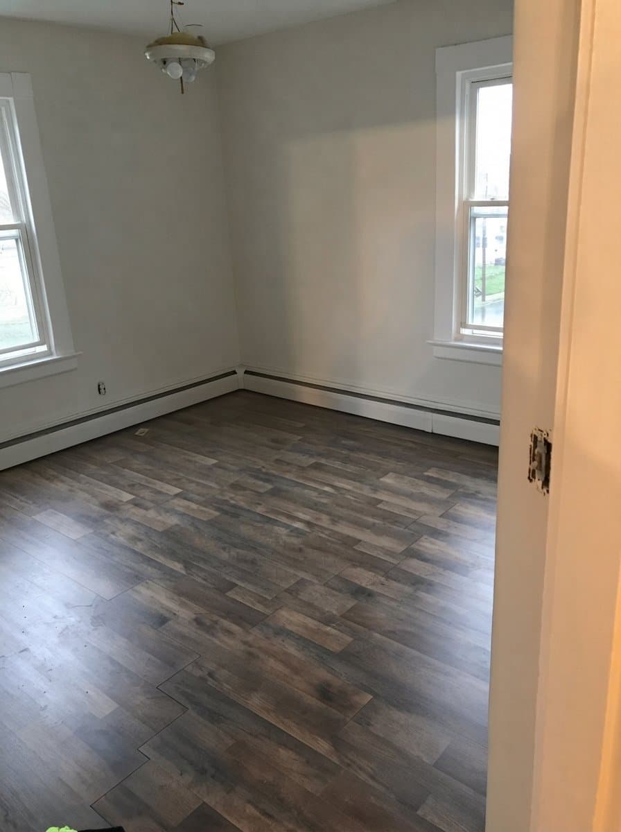 New Britain Apartment: 161 Jubilee St