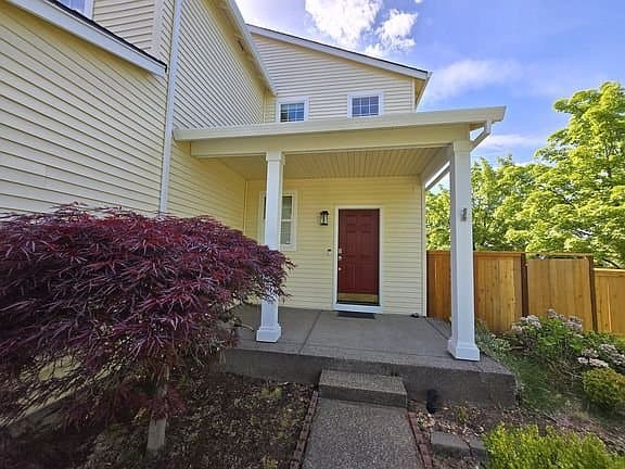 Milwaukie House: 14571 SE Cherry Hill Ln