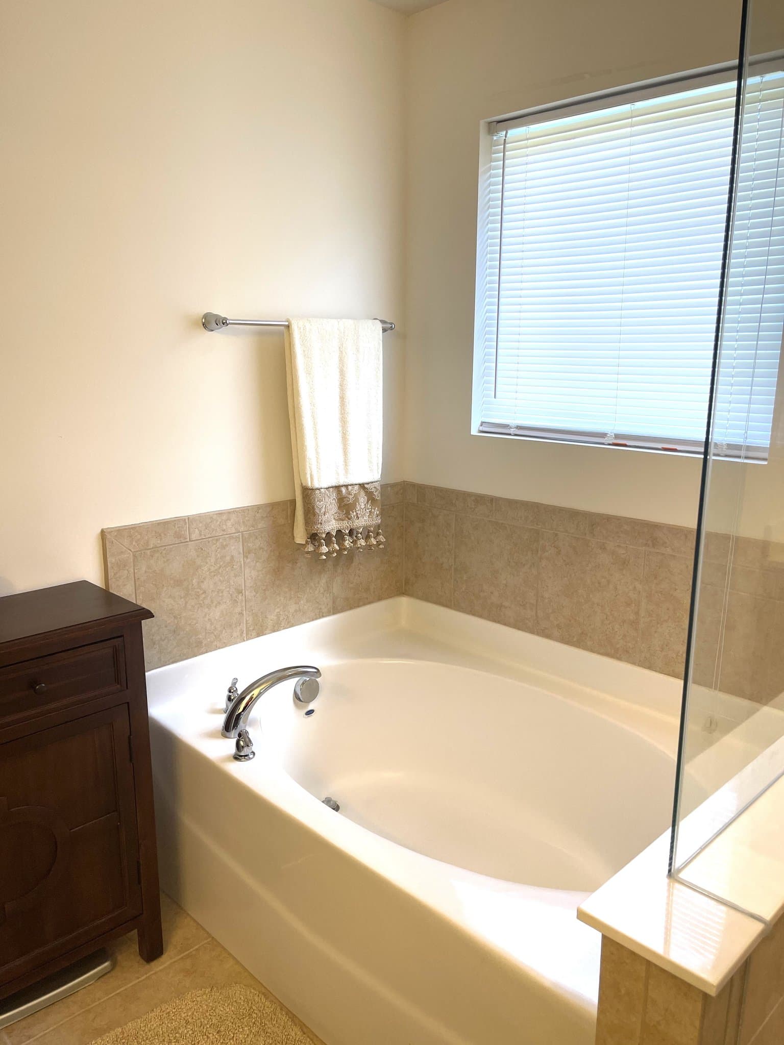 Clover Single Room: 409 Elizabeth Valley Ln