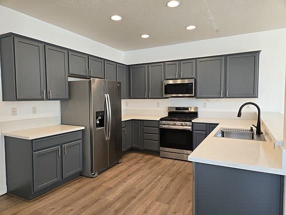 Milwaukie House: 14571 SE Cherry Hill Ln