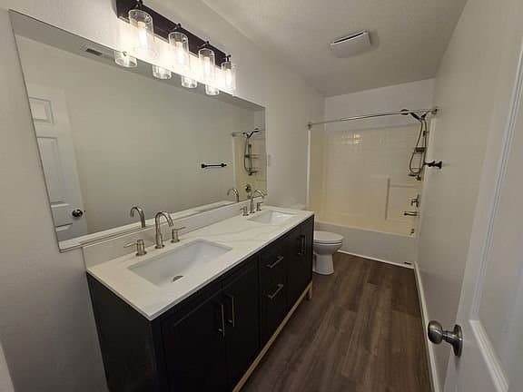 Milwaukie House: 14571 SE Cherry Hill Ln
