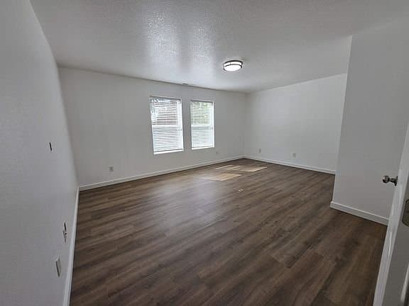 Milwaukie House: 14571 SE Cherry Hill Ln