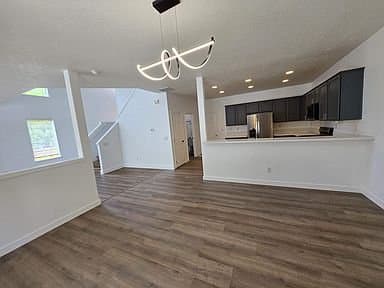 Milwaukie House: 14571 SE Cherry Hill Ln