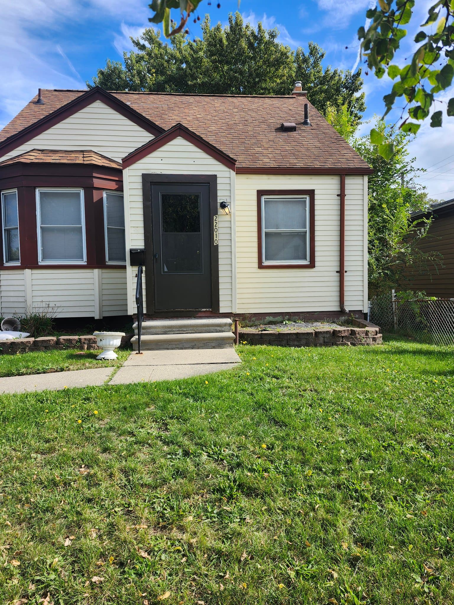 Eastpointe House: 22010 Lambrecht Ave