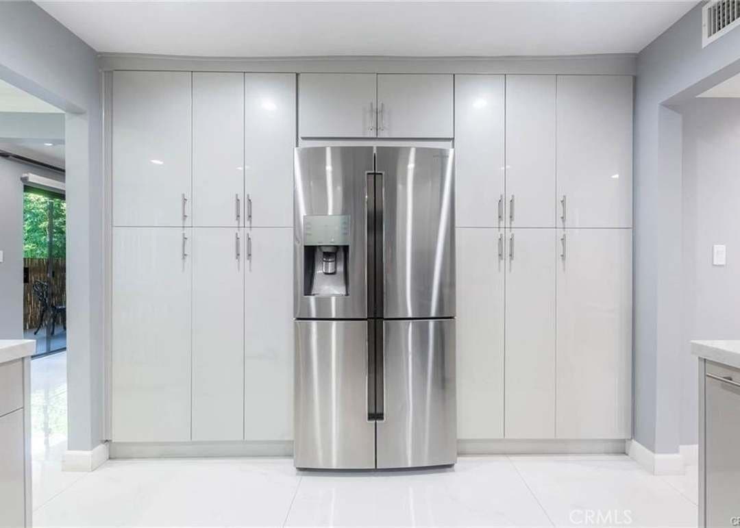 Burbank Condo: 635 E Elmwood Ave