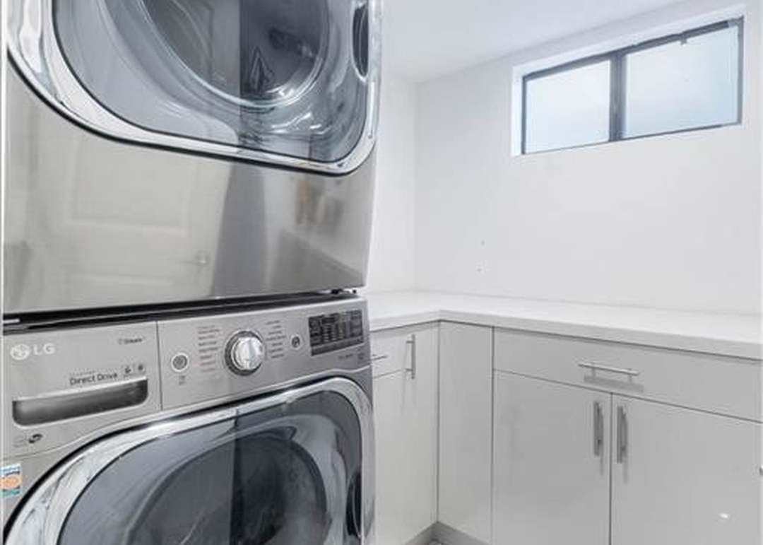 Burbank Condo: 635 E Elmwood Ave