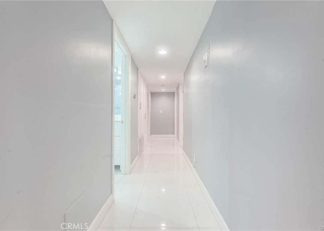 Burbank Condo: 635 E Elmwood Ave