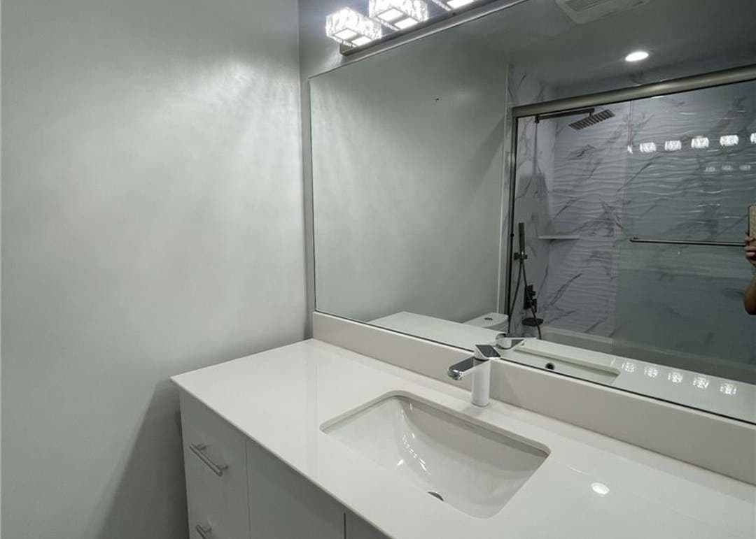 Burbank Condo: 635 E Elmwood Ave