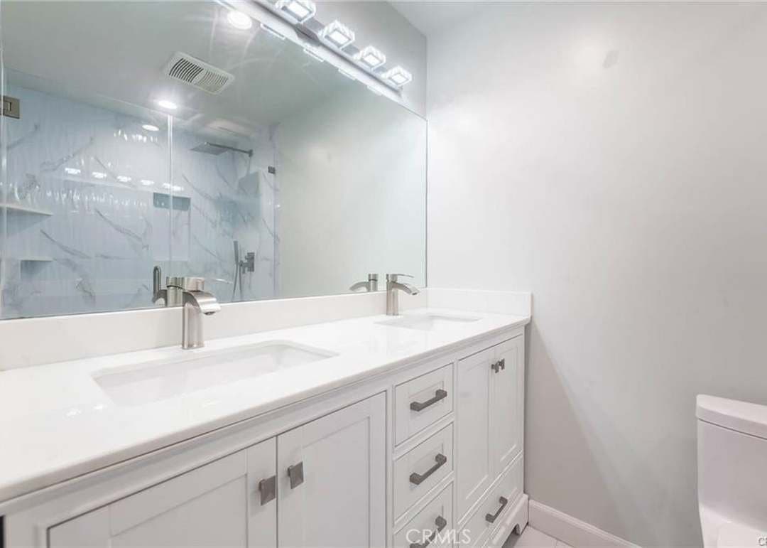 Burbank Condo: 635 E Elmwood Ave