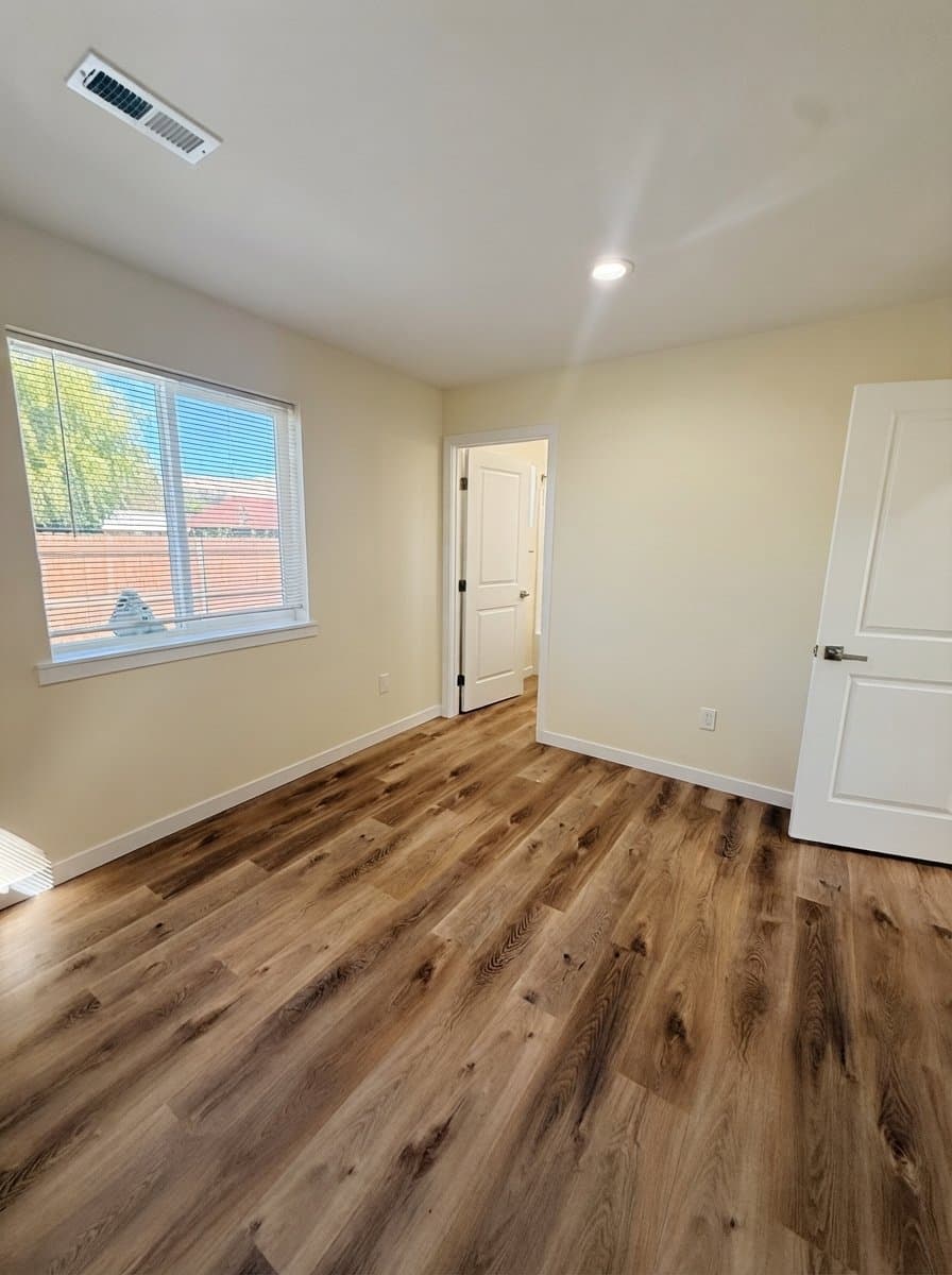 Yakima House: 414 N 7th St