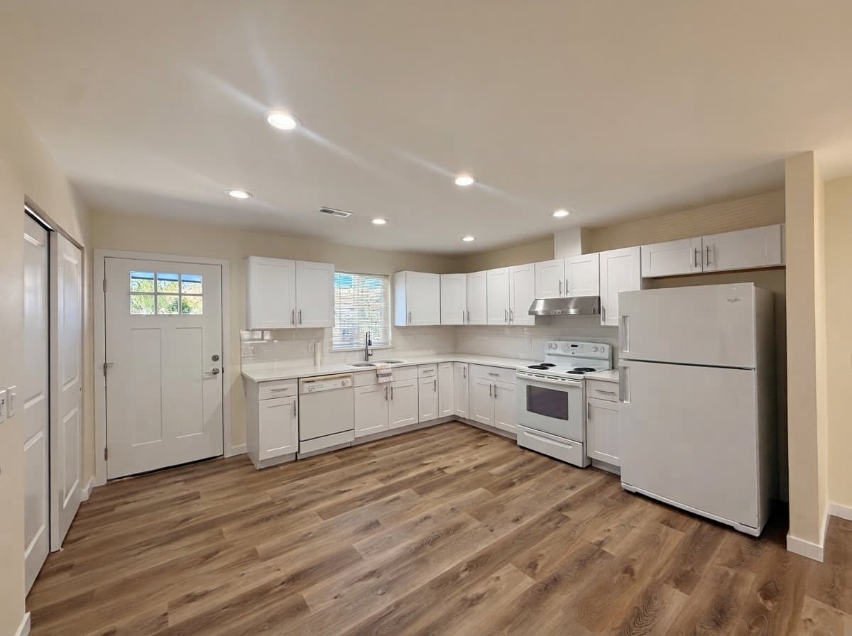 Yakima House: 414 N 7th St