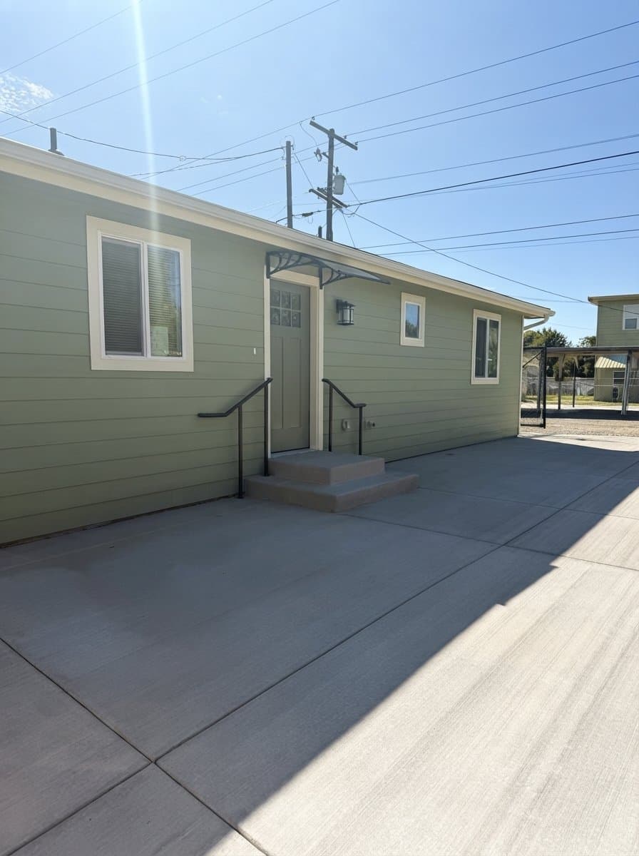 Yakima House: 414 N 7th St